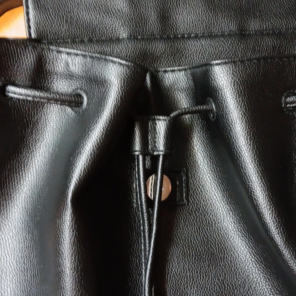 VS Backpack - Picture 2 of 6